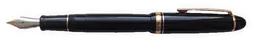 Erdems Montblanc-Füllfederhalter, schwarz mit goldfarbenen Ringen, Clip und aufgesteckter Kappe, als Papiersticker